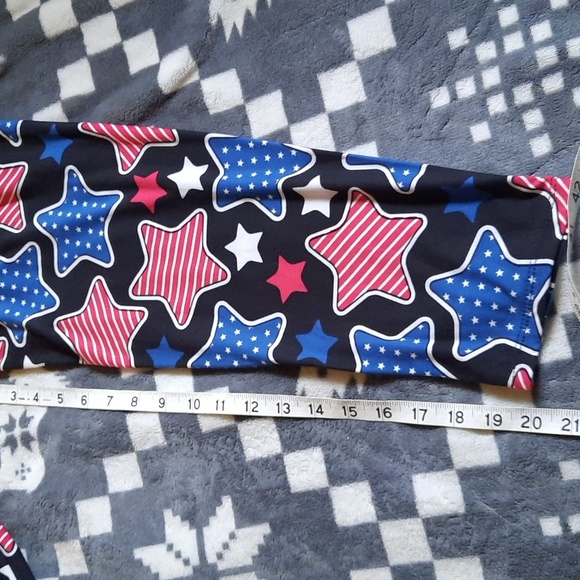 Legging Army NWT Patriotic Stars and Stripes Capri Leggings Plus Size 14-20 - Picture 6 of 6